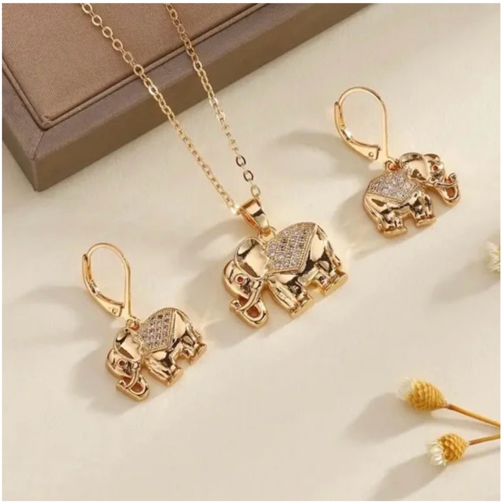 NWT Gold Elephant Pendant Necklace and Earrings Set